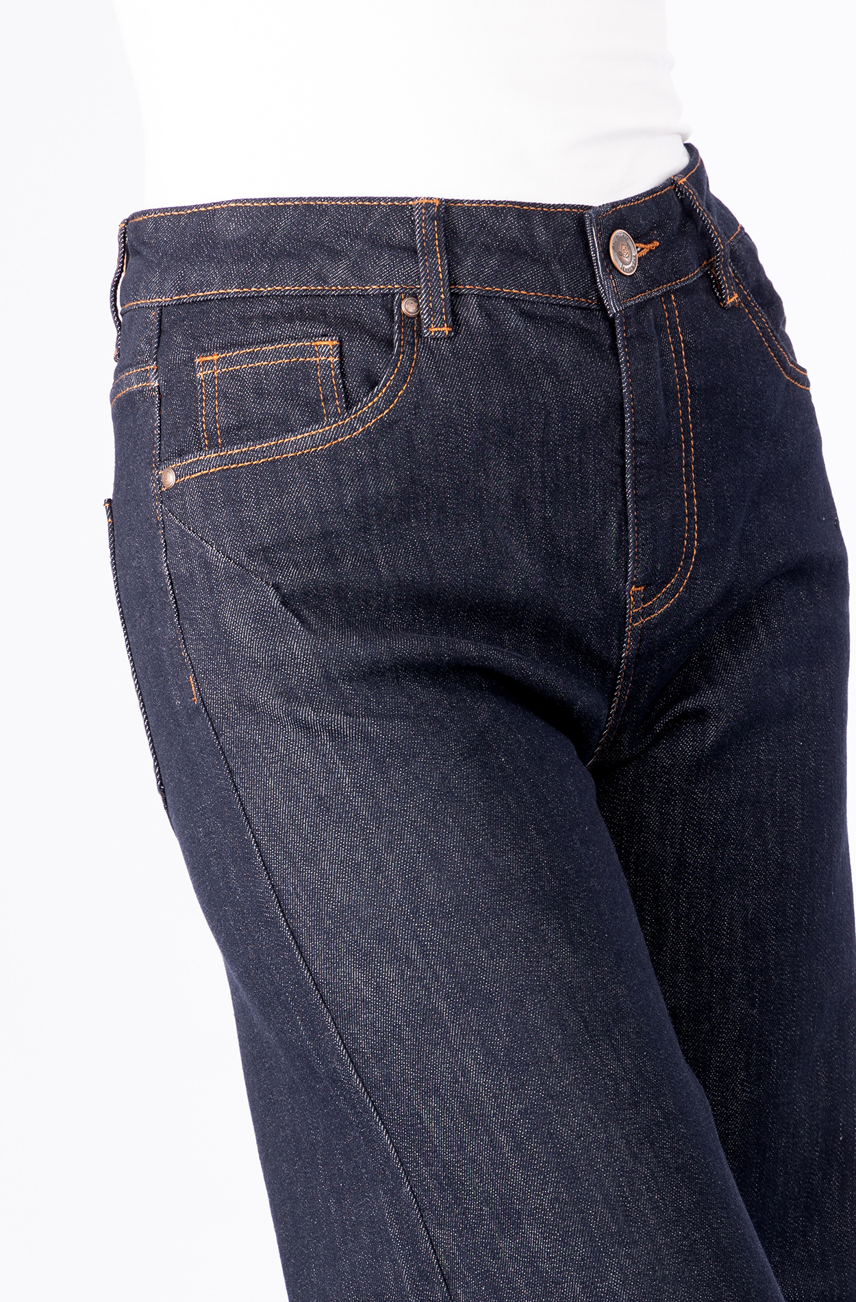 57Ilvy, Barrel-Fit, Raw-Denim, markante Kontrastnähte, O-Shape