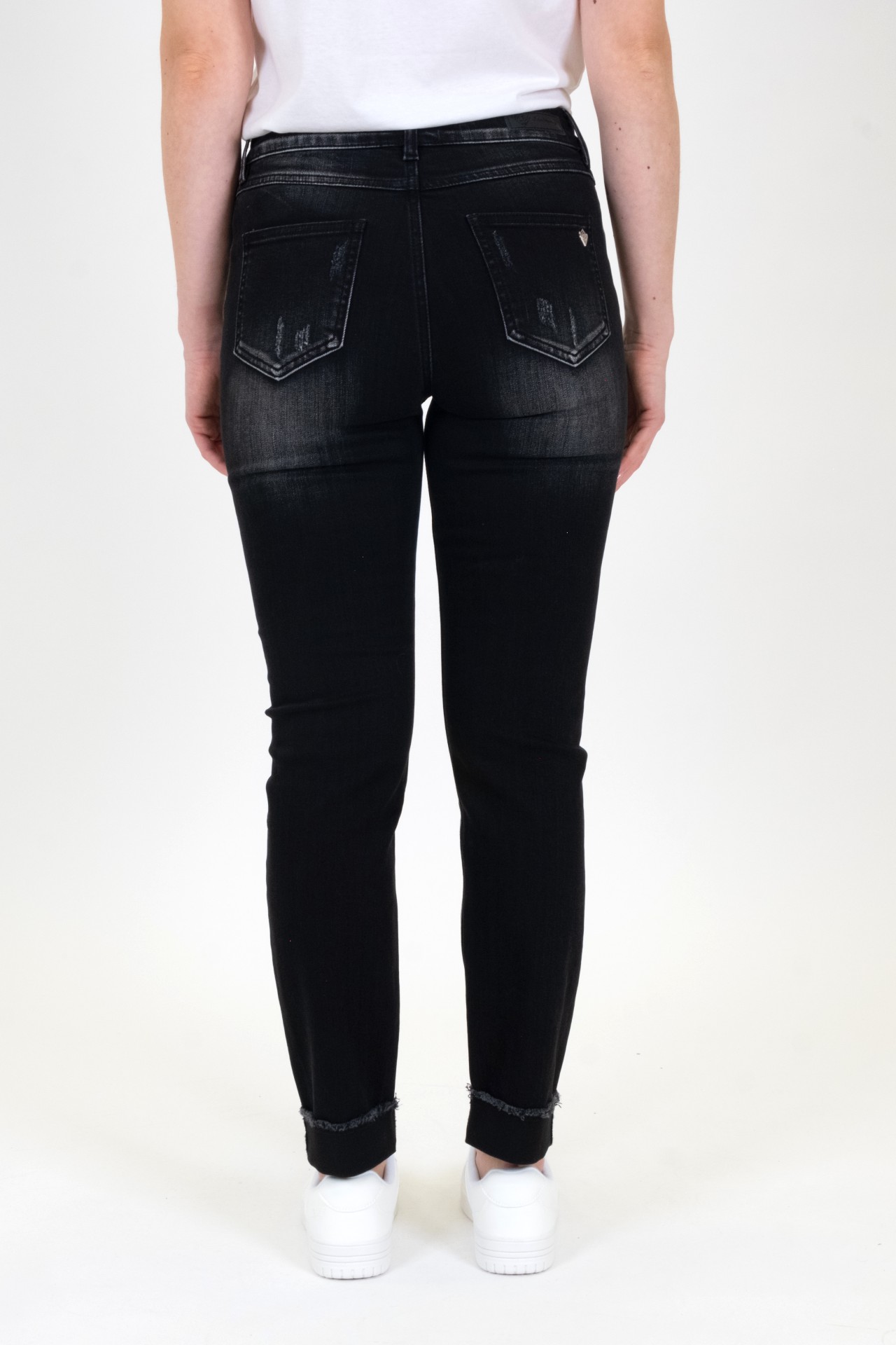 57Hannah 30937Y | Mom Fit | Black