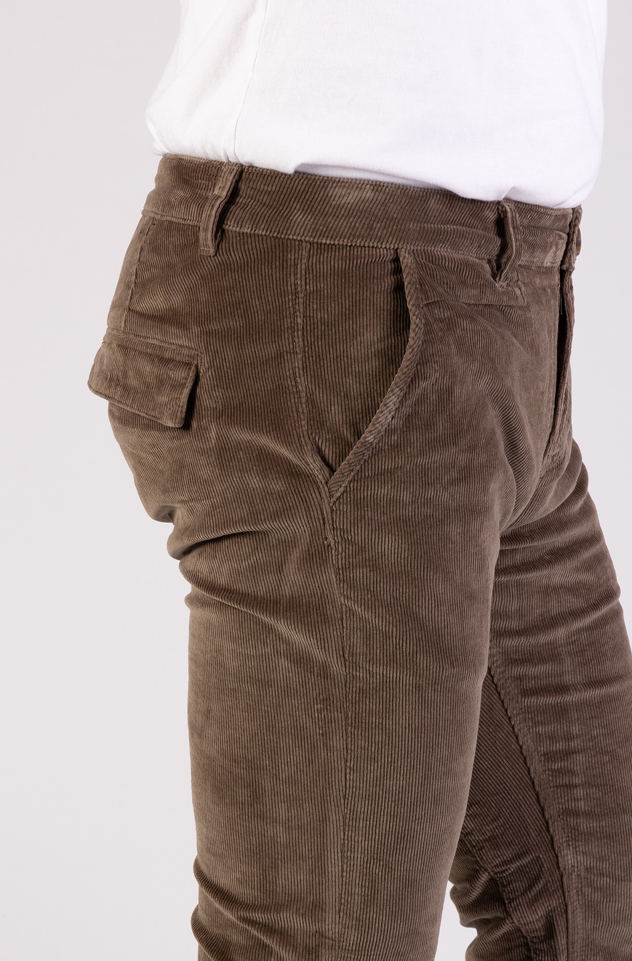 57Theo, Tapered-Fit, Cord-Hose im Chino-Design
