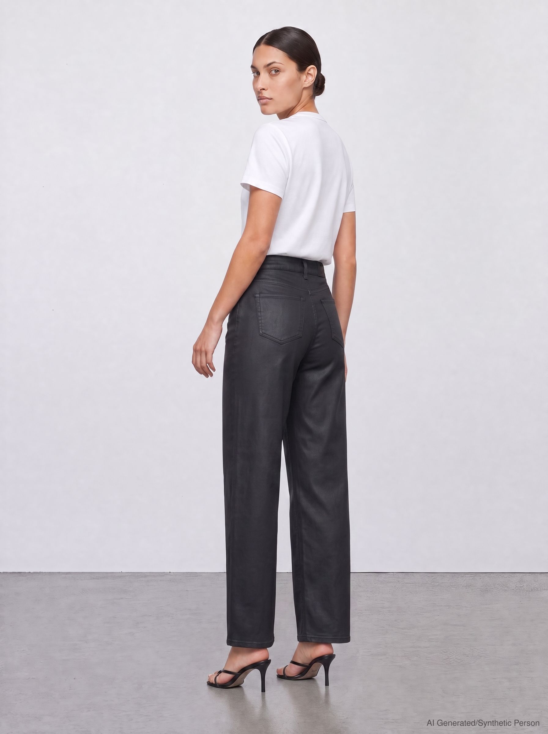 57Ilvy, Barrel-Fit, Non-Denim-Hose, Soft beschichtet, 5-Pocket-Style, O-Shape