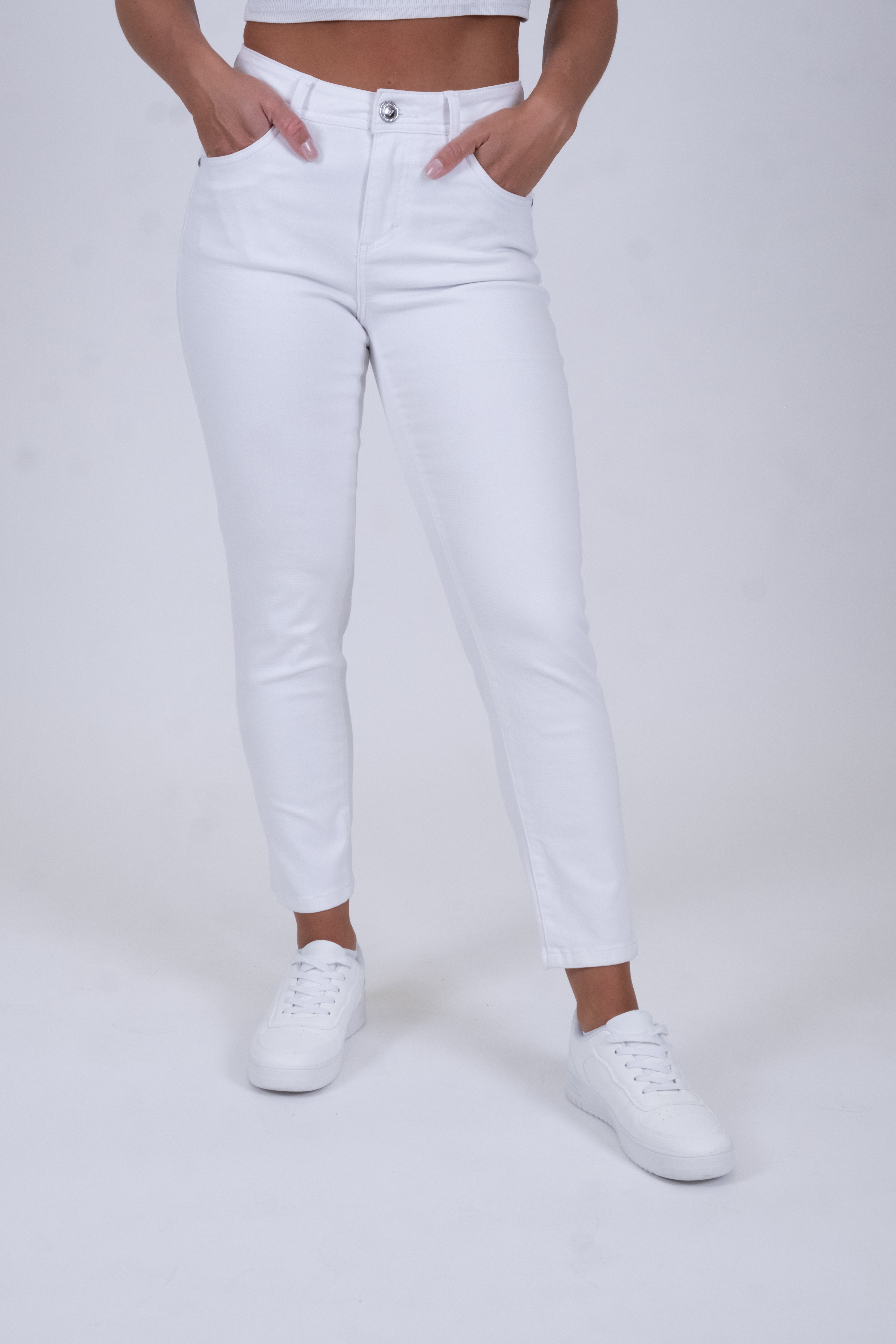 Ava 30834B | Basic | Slim Fit | High Ankle 