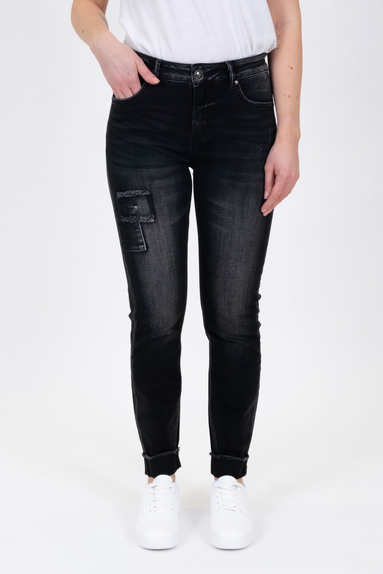 57Hannah 30937Y | Mom Fit | Black