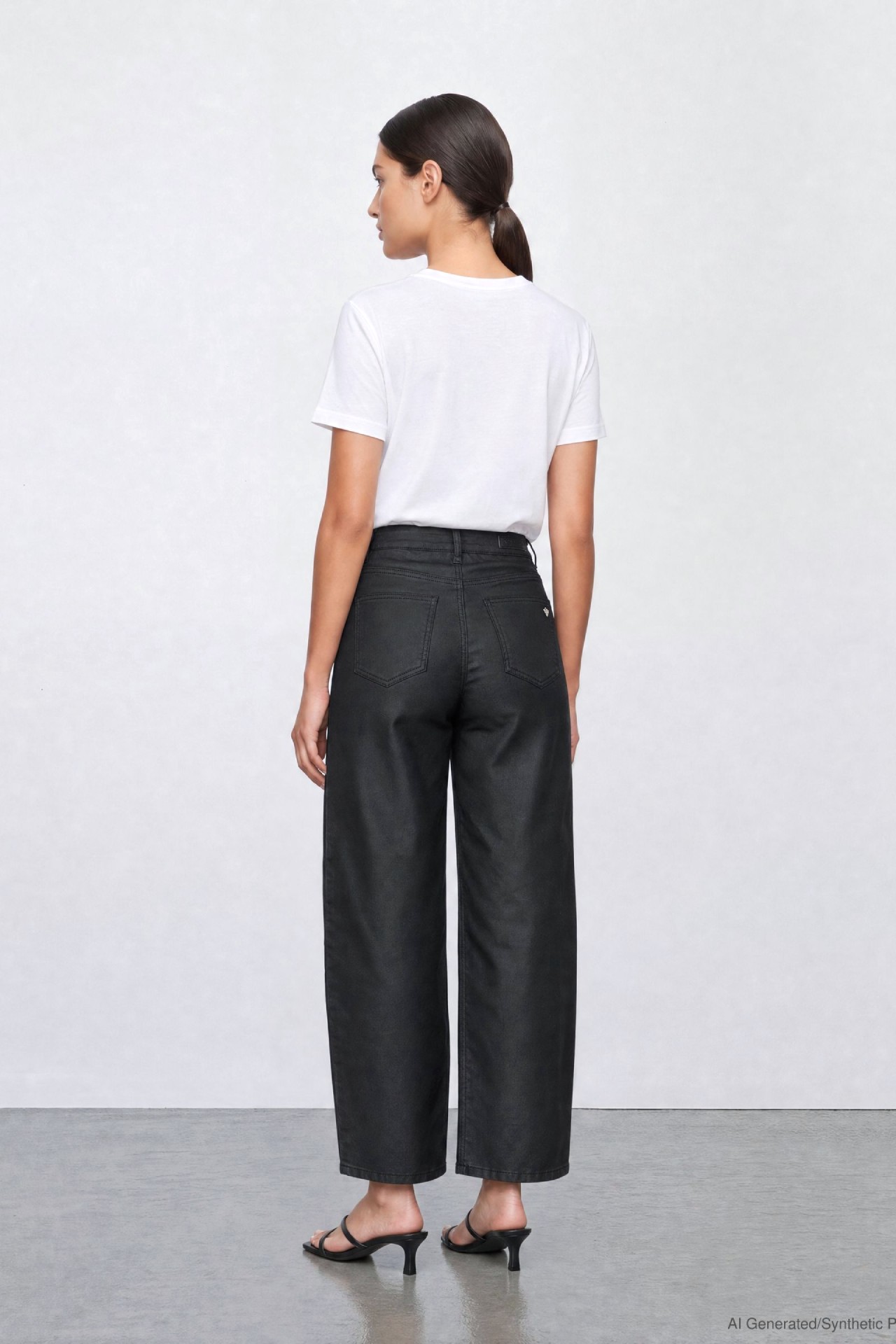 57Ilvy, Barrel-Fit, Non-Denim-Hose, Soft beschichtet, 5-Pocket-Style, O-Shape