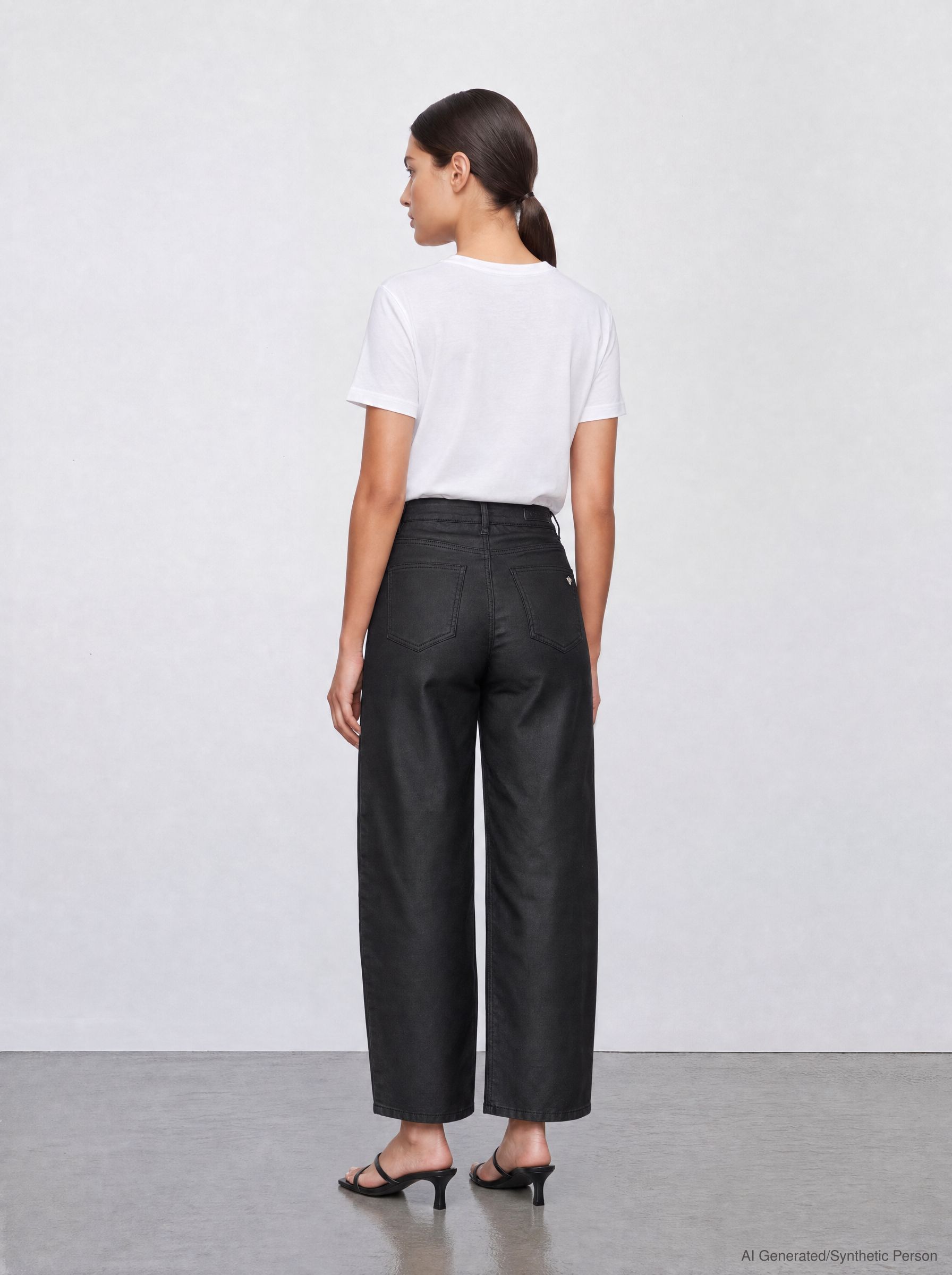 57Ilvy, Barrel-Fit, Non-Denim-Hose, Soft beschichtet, 5-Pocket-Style, O-Shape